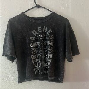 Arches Black Graphic Cropped T-Shirt